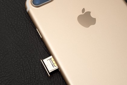 Tin đồn phong phanh về việc iPhone 15 Pro có thể sẽ không có khe cắm thẻ SIM?