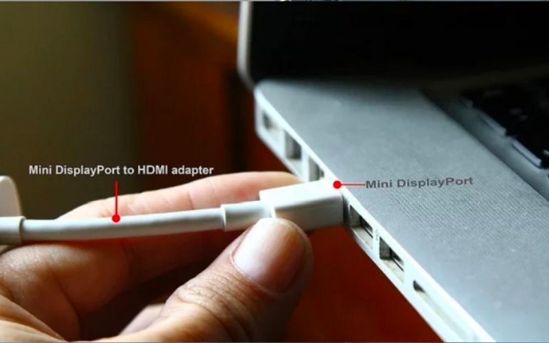 Nối cáp Mini DisplayPort vào Macbook