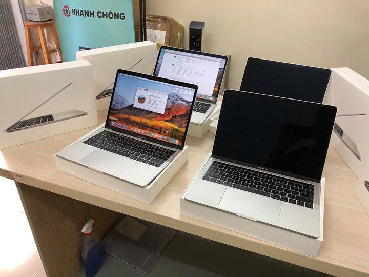 macbook-13-inch-2017-touch-bar